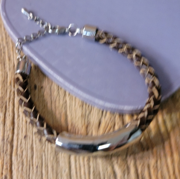 Unisex Leather and Silver Colored Metal Accent. - Picture 2 of 4